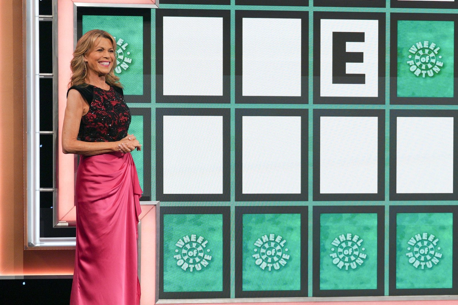 Wheel icon of Fortune Vanna White works only 34 days a year Businessman